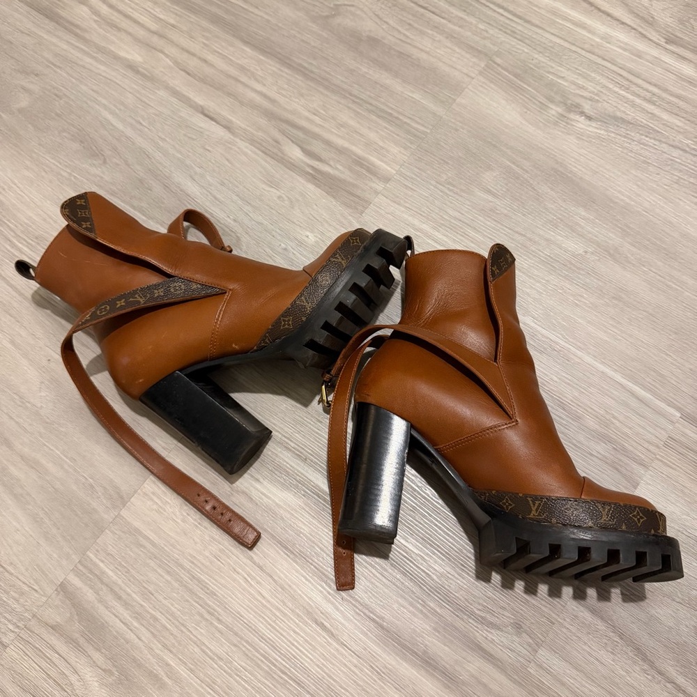 Louis Vuitton Star Trail Monogram Leather Boots - Picture 4 of 11